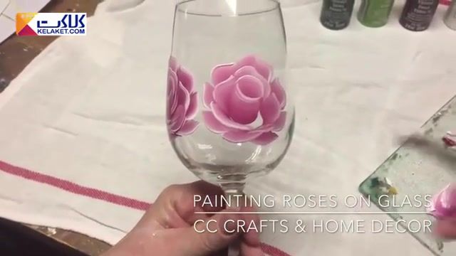 هنر ویترای: کشیدن گل های رز همراه با غنچه و برگ ها بر روی جام با رنگ های ترکیبی