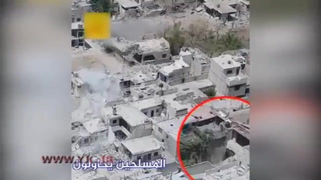  لحظه شلیک موشک ارتش سوریه به سمت مخفیگاه تروریست‌ها