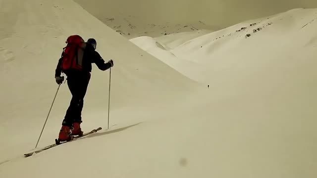 گردش در دیزین و اسکی در کوهستان برفی