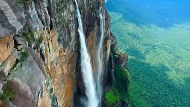 تصاویر پهپاد از آبشار 800 متری venezuela