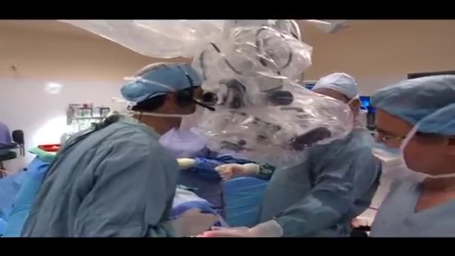 ‫مستند پزشکان بی همتا - ربات جراحان‬‎