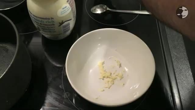 How To Make Garlic Sauce - آموزش درست کردن سس سیر