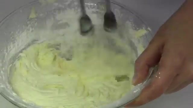 How to make simple buttercream - طرز تهیه باترکریم برای تزیین کیک