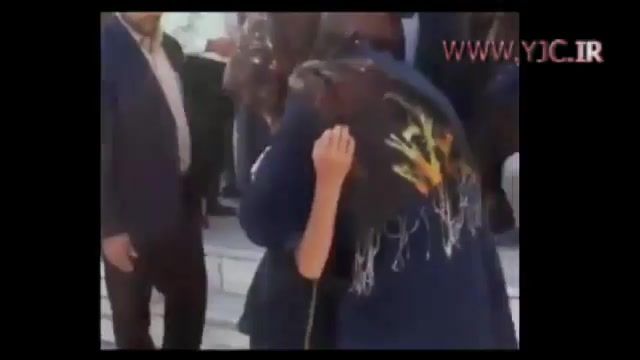 لحظه بازگشت کودک ربوده شده سیرجانی به آغوش مادرش توسط نیروی انتظامی