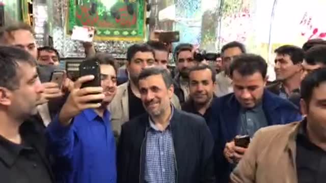 حضور دکتر احمدی نژاد در امام زاده عبدالمهیمن بوشهر 7 دی 96 ( بخش 2)
