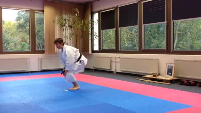 انجام نرمش کاراته-آموزش مواشی گیری