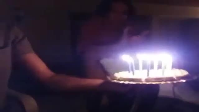 ‫وقتی عباس کیارستمی شمع آخرین جشن تولدش را فوت می کند / Abbas Kiarostami happy birthday‬‎