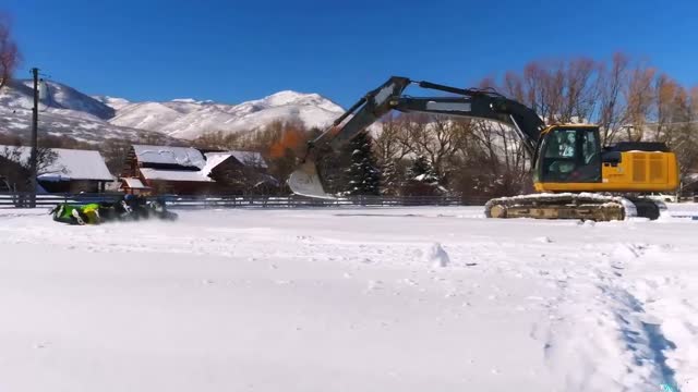 سواری روی چنگک های تراکتور در برف