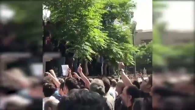 پرویز پرستویی از عملکرد صداوسیما و خانه سینما در مراسم خاکسپاری ناصر ملک مطیعی