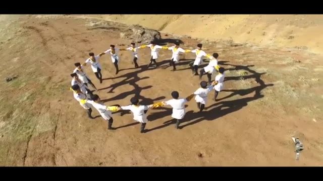کلیپ رقص محلی آذربایجانی "آیلانیش" کاری از گروه آیلان و توحید حاجی بابایی