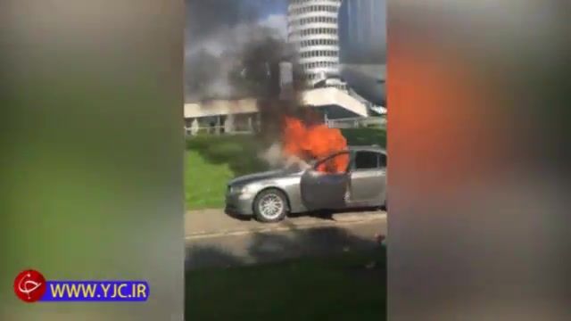 به آتش کشیدن خودروی بی ام دبلیو به علت نارضایتی از خدمات پس از فروش