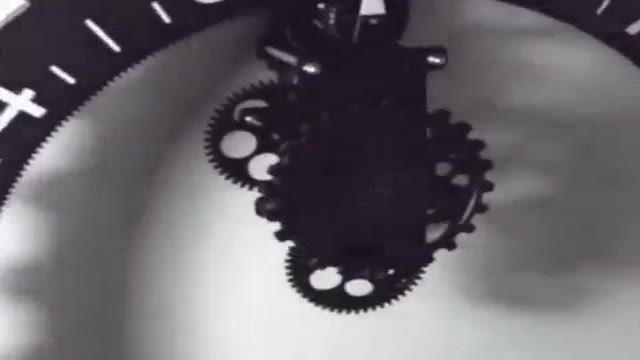 ‫ساعت ساخته شده از چرخ دنده‬‎