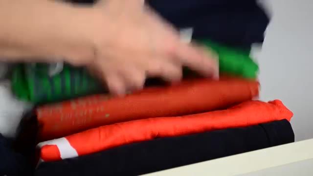 How to Fold T Shirts - روش تا کردن لباس در 2 ثانیه