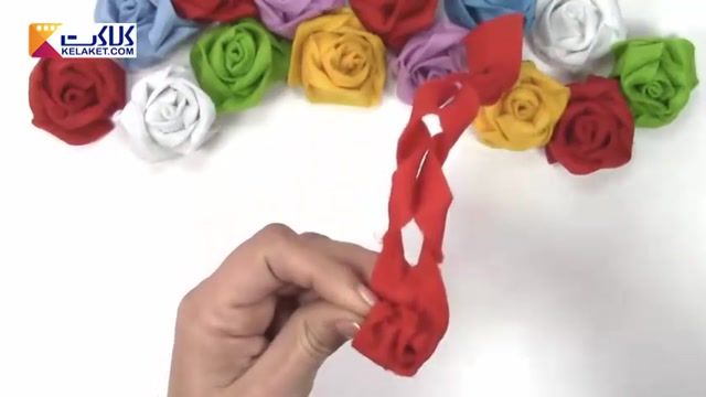 آموزش یک مدل گل رز با رنگ های مختلف که پارچه های نمدی درست میشود 