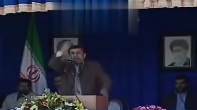 احمدی نژاد: یک موی شما طبقات متوسط رو به پایین را با دنیای کاخ نشینان عوض نمیکنم