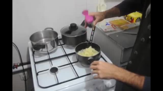 How To Make Spaghetti Sausage - آموزش درست کردن اسپاگتی سوسیس و کوکوی پوره