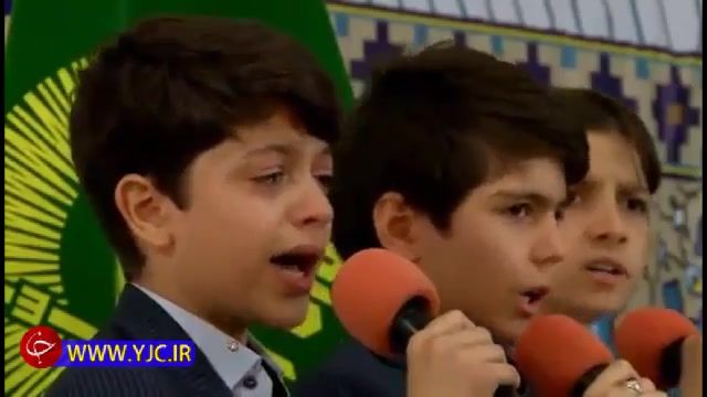 اشک‌های عضوی از گروه تواشیح نسیم قدر در اجرای سرود مدافعان حرم