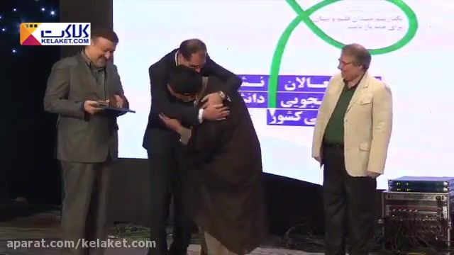 صحنه بیادماندنی وتکرارنشدنی ازجدال وزیر بهداشت وحجت الاسلام دعایی برای بوسیدن هم