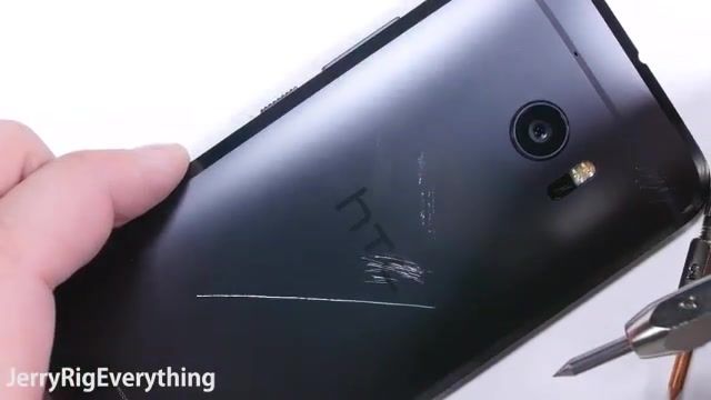 شکنجه‌ی HTC 10 با جری ریگ