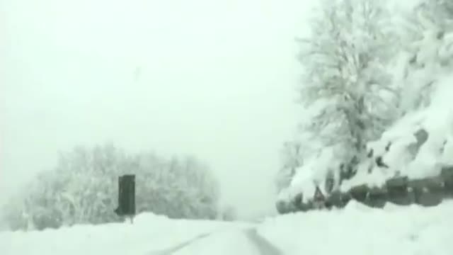‫ایتالیا در محاصره زلزله و برف‬‎