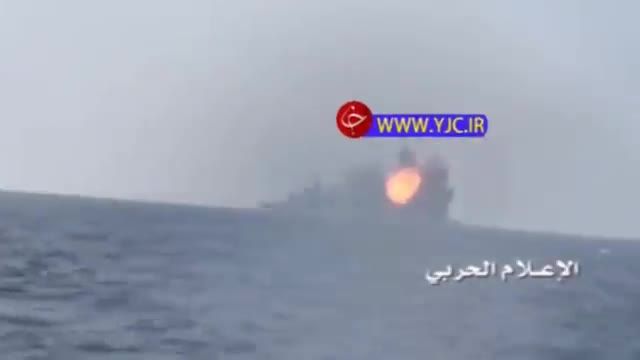 حمله نیروی دریایی یمن به دو کشتی متجاوز حامل تسلیحات در سواحل دریای احمر
