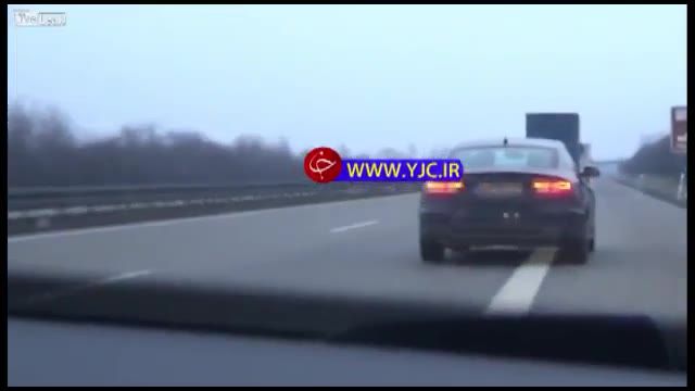 تصادف خودروی آیودی با سرعت غیرمجاز در بزرگراه لهستان