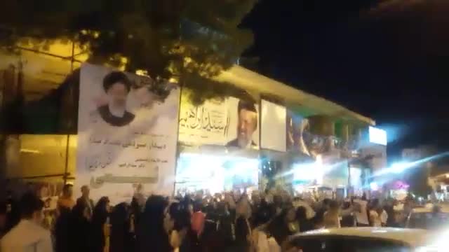 ‫????فیلم/ حضور پرشور حامیان حجت‌الاسلام رییسی در میدان سعدی سمنان‬‎