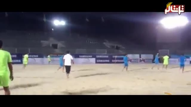 ‫تماشاگر //   پیش بازی فوتبال ساحلی ایران - تاهیتی (ویدیو)‬‎