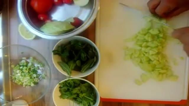 طرز تهیه سلاته افغانی یا شیرازی Salate Afghani