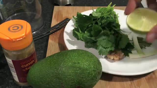 How To Make Creamy Avocado Dip - آموزش درست کردن مزه مشروب با آووکادو
