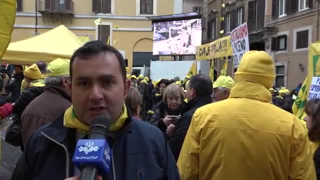 ‫تجمع اعتراض آمیز دامداران زلزله زده ایتالیایی‬‎
