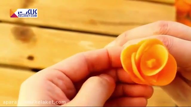 آموزش میوه آرایی:درست کردن گل رز با ورقه های هویج