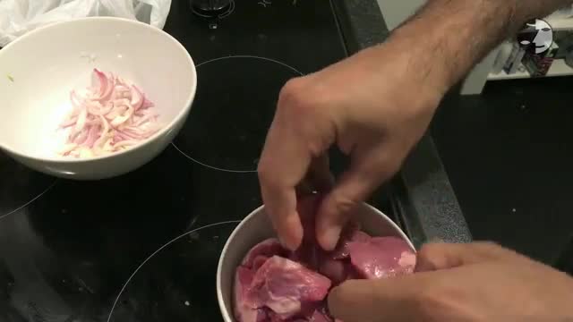 How To Make Chenjeh Kebab - آموزش درست کردن کباب چنجه