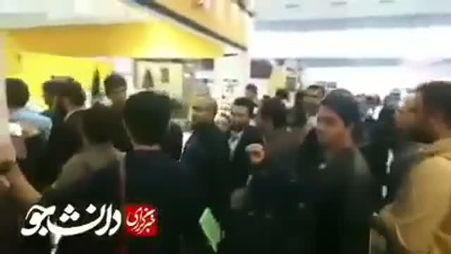 فرار معصومه ابتکار ازدست مردم خوزستان در نمایشگاه مطبوعات