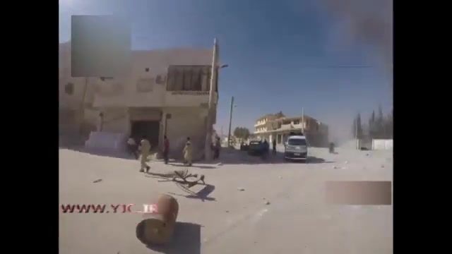 لحظه انفجار داعشی‌ها در شهر ادلب سوریه