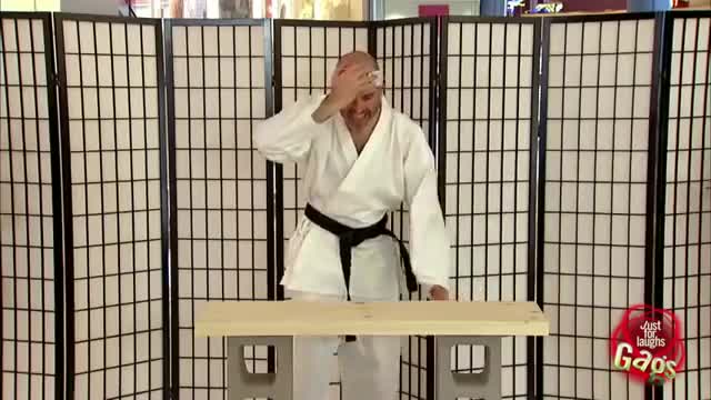 Karate Demonstration Fail Prank ! اشکنان دوربین مخفی کاراته