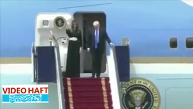 دست دادن پادشاه بی دین عربستان با همسر ترامپ بی غیرت
