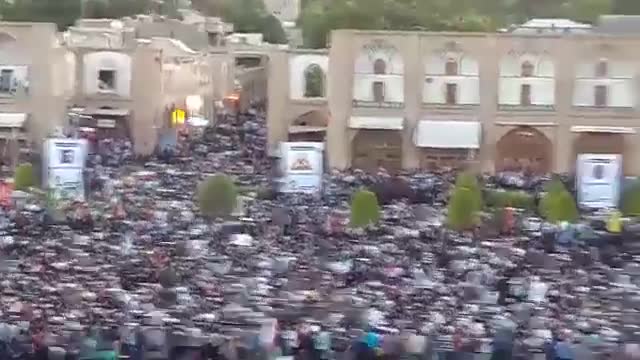 ‫لحظه ورود  رییسی به محل سخنرانی در #نصف_جهان #اصفهان از نمایی دیگر‬‎