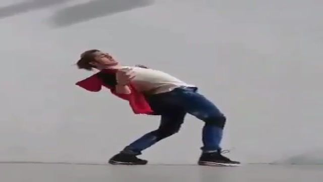 ‫رقص باحال و مشتی پسر ایرانی‬‎
