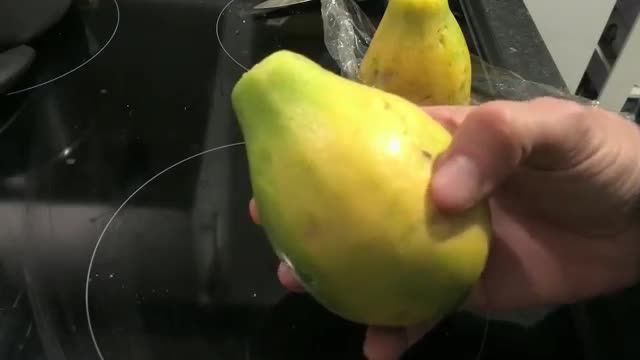 How To Eat Papaya - معرفی و آموزش خوردن میوه پاپایا