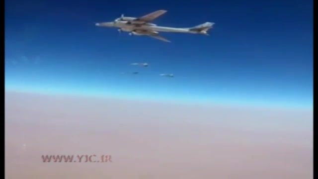 رهاسازی موشک از بمب افکن‌های توپولوف 95 روسی به مواضع داعش