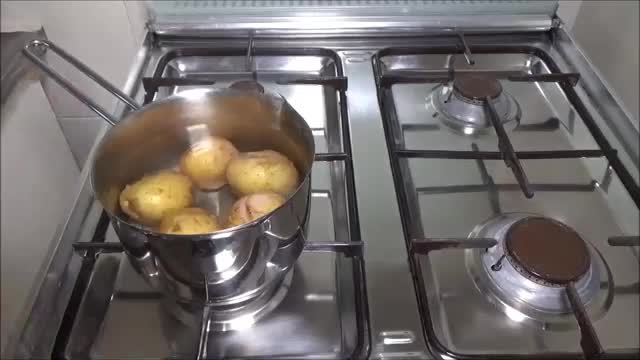 ‫دوشس سیب‌زمینی duchess potatoes‬‎
