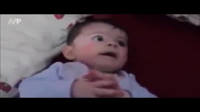 ‫آرامش نوزاد شیرخواره با پخش صوت قرآن‬‎