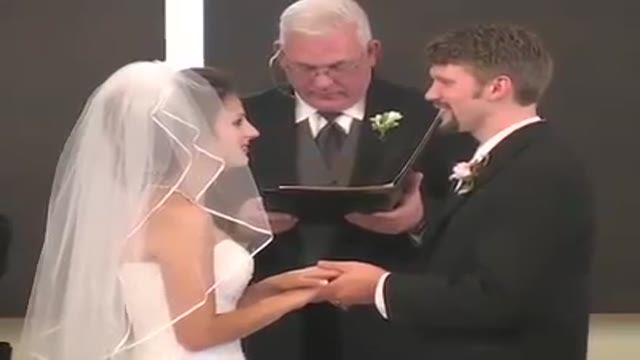 اشکنان دوربین اتفاقی بسیار خنده دار در مراسم عروسی