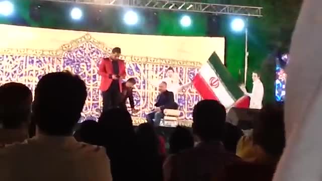 ‫اجرای زیبای " ایران"  توسط خواننده خوش صدا  با اجرای پانتومیم‬‎