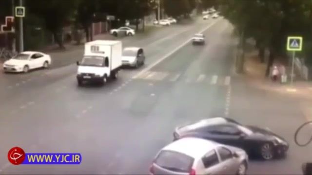 عاقبت فرار راننده پورشه از ترس پلیس پس از تصادف جزیی