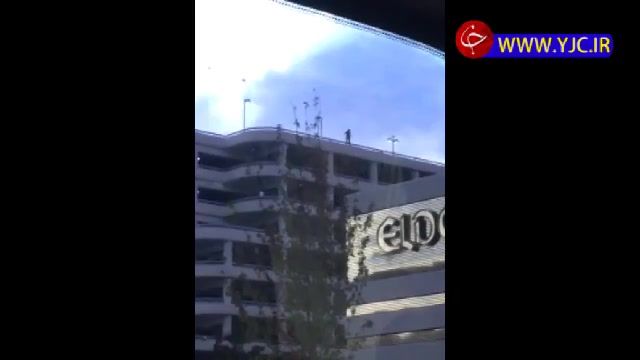 خودکشی از پشت بام پارکینگ طبقاتی توسط یک زن