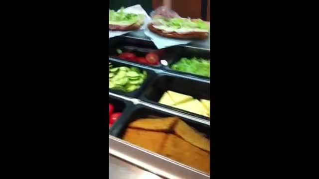 How To Eat SubWay Sandwich - آموزش خوردن ساندویچ های ساب وی