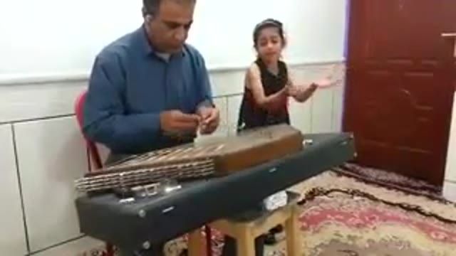 اشکنان دوربین اواز خانی یک دختر بچه همراه پدر music2014