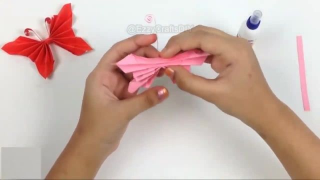 آموزش  آسان اوریگامی طرز ساخت پروانه کاغذی تزیینی